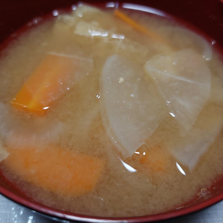 大根と人参と油揚げのお味噌汁